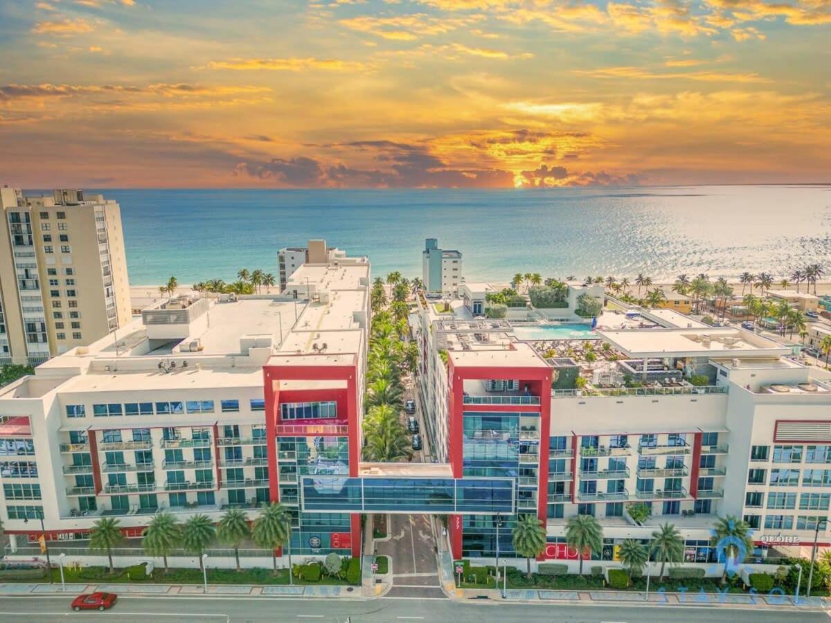 Beachfront Condo-Roofto Pool- 2 Bedrooms 2 Bedroom ! Hollywood Exterior photo