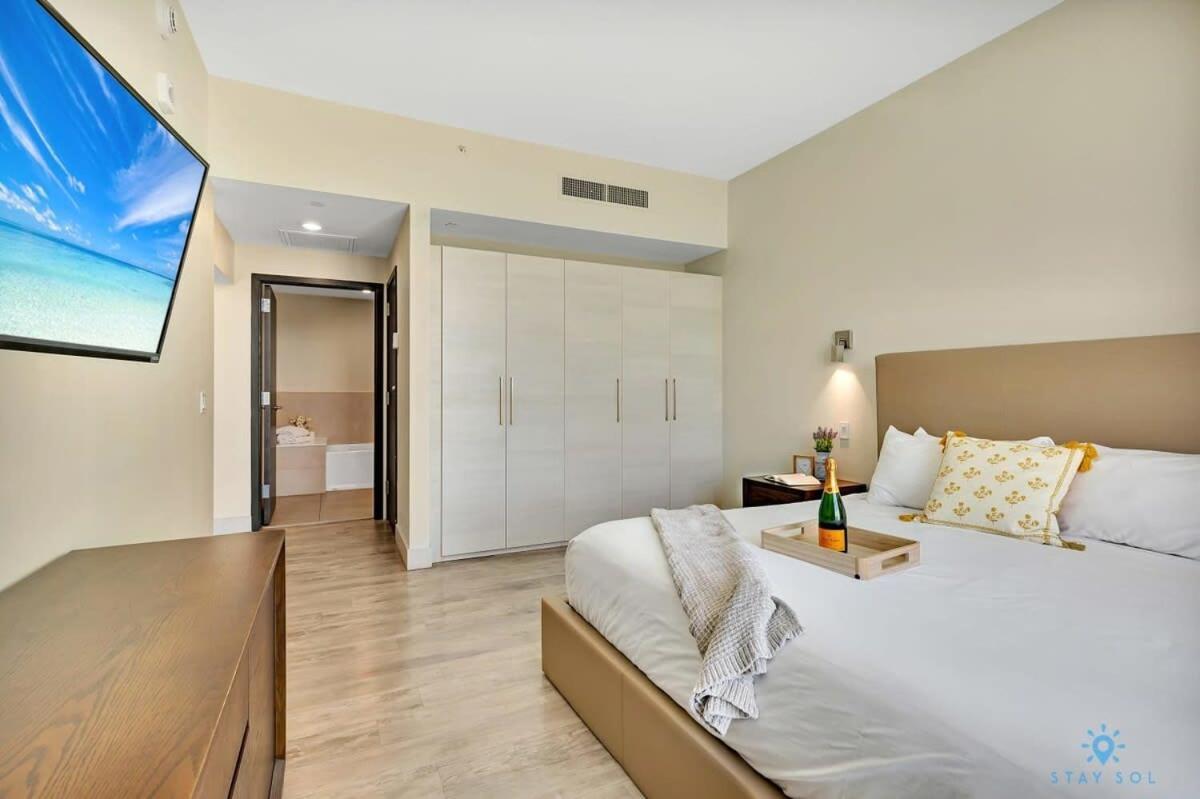 Beachfront Condo-Roofto Pool- 2 Bedrooms 2 Bedroom ! Hollywood Exterior photo